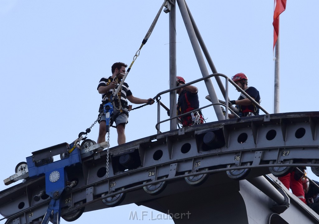 Koelner Seilbahn Gondel blieb haengen Koeln Linksrheinisch P049.JPG - Miklos Laubert